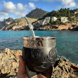Mate Imperial Exclusivo de calabaza forrado en cuero con virola labrada y bordes de alpaca y bronce