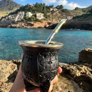 Mate Camionero de calabaza forrado en cuero labrado con virola de acero