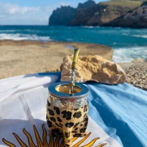 Mate Imperial de calabaza forrado en cuero animal print con guarda de alpaca