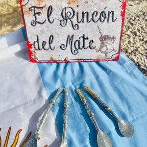 Bombillo es de alpaca con detalles de bronce