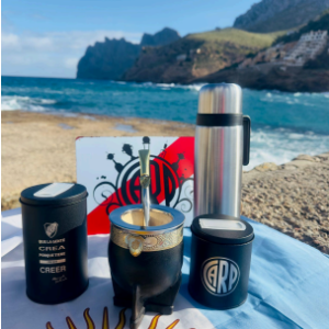 Latas de Yerba y Azucar River